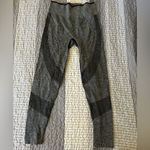 PINK Victoria's Secret Seamless Heathered Black and Gray Leggings